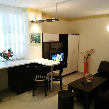 Prestige House Хотел 3*